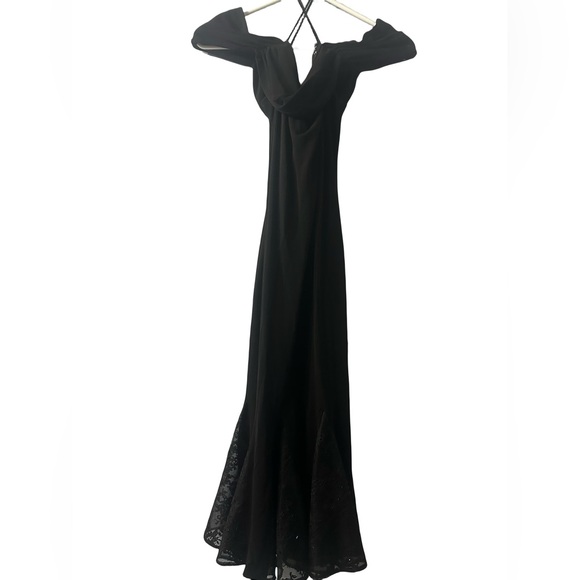 Dresses & Skirts - Elegant Black Evening Gown